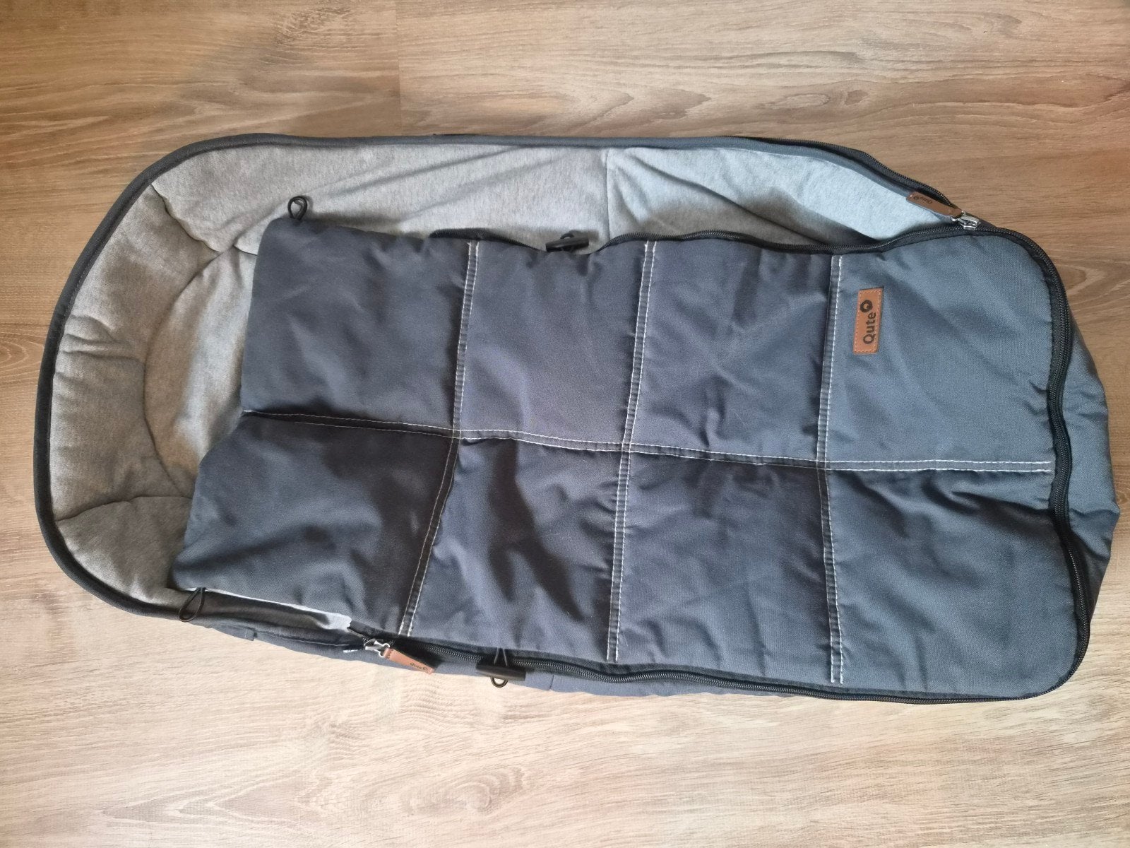 Qute Voetenzak voor Kinderwagen - Grijs, Ophalen of Verzenden, Zo goed als nieuw
