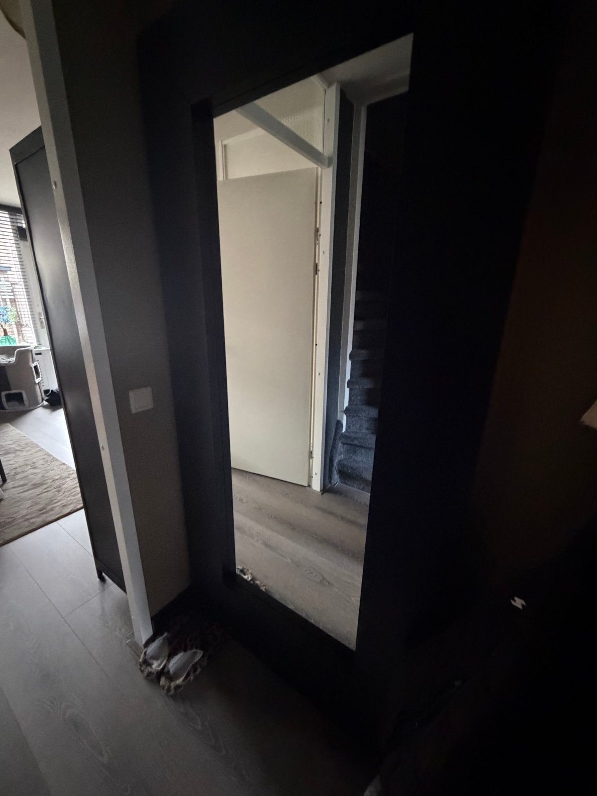 Grote zwarte spiegel met houten brede lijst, Ophalen, Gebruikt, 150 tot 200 cm, Rechthoekig