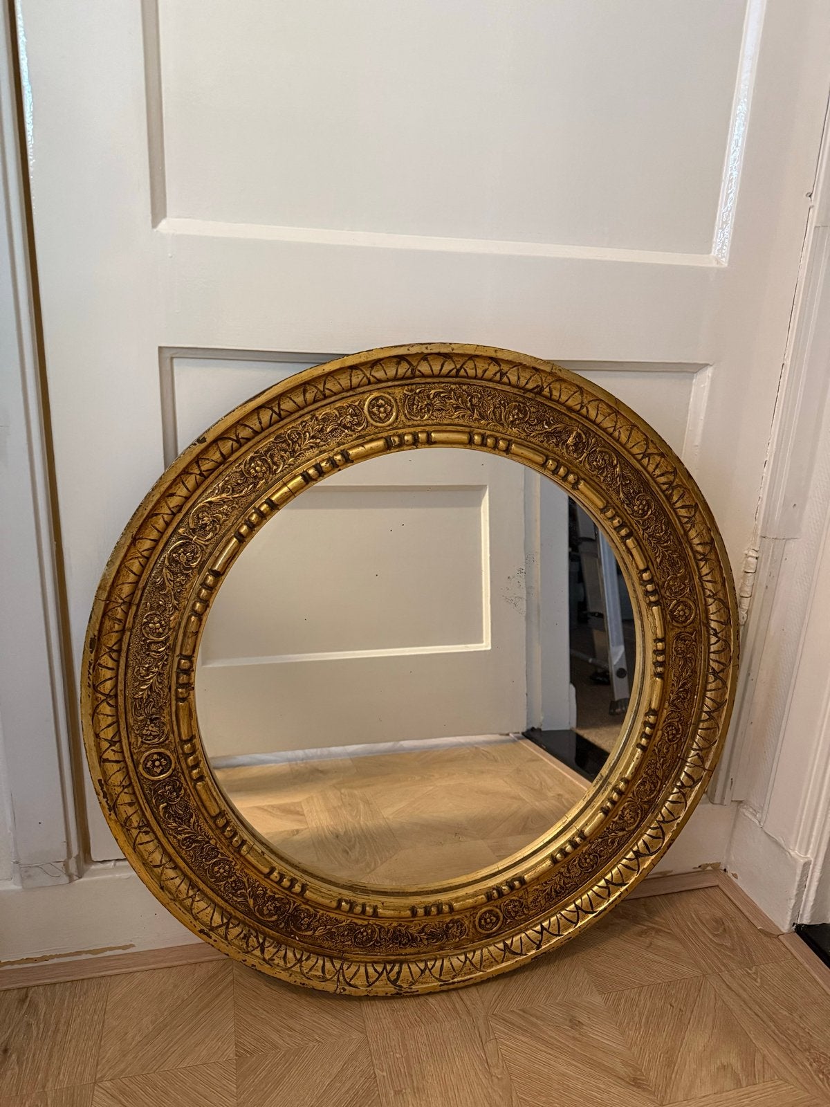 Ronde spiegel met gouden barokke lijst - 69,5 cm doorsnede, Ophalen of Verzenden, Rond, 50 tot 100 cm, Minder dan 100 cm