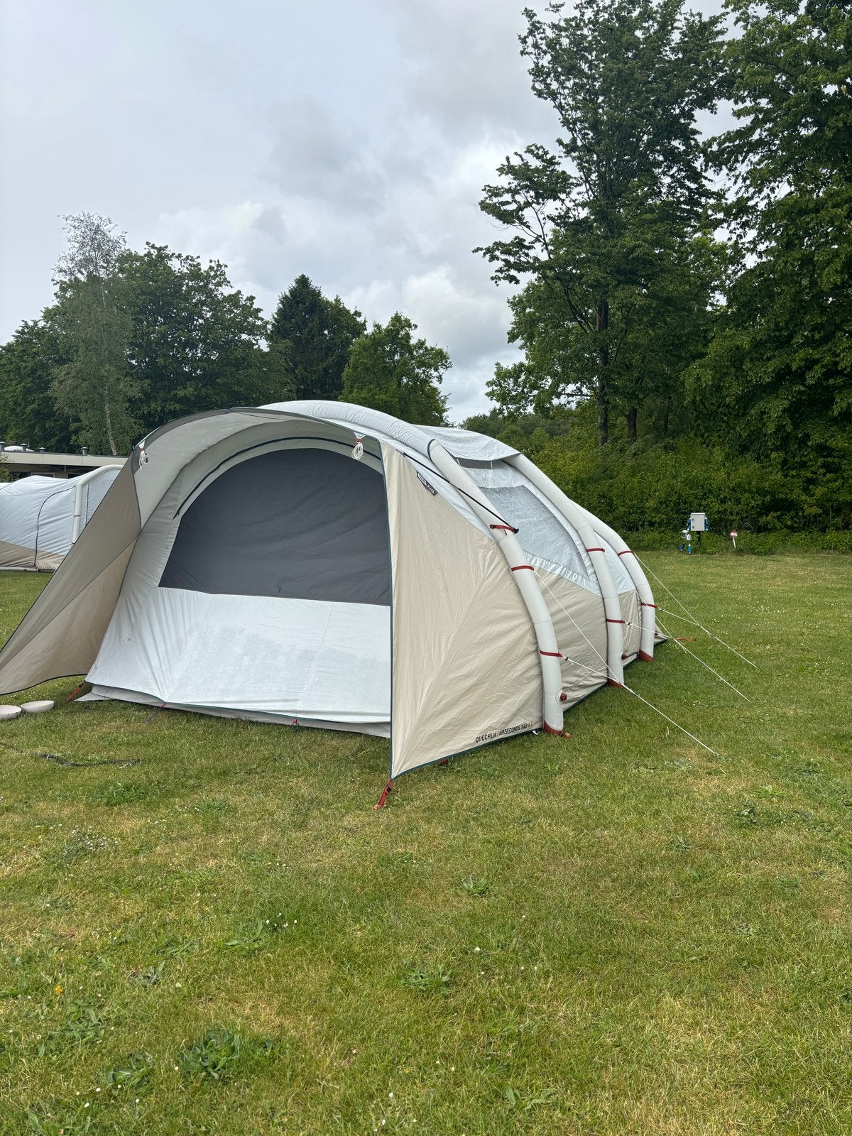 Quechua Air Seconds 5.2 Fresh & Black tent + pomp, Ophalen of Verzenden, Gebruikt, Tot en met 5
