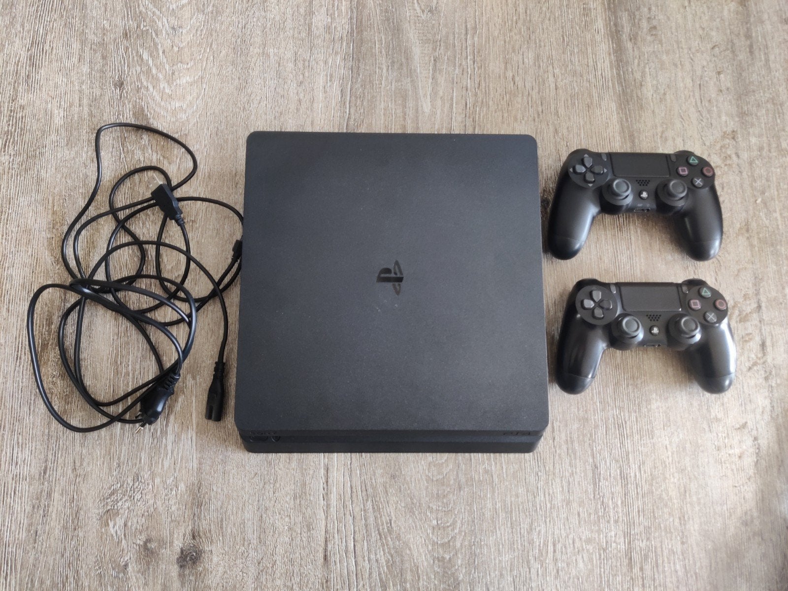 Ps4 met controllers, Ophalen of Verzenden, Zo goed als nieuw, Met 2 controllers, Slim