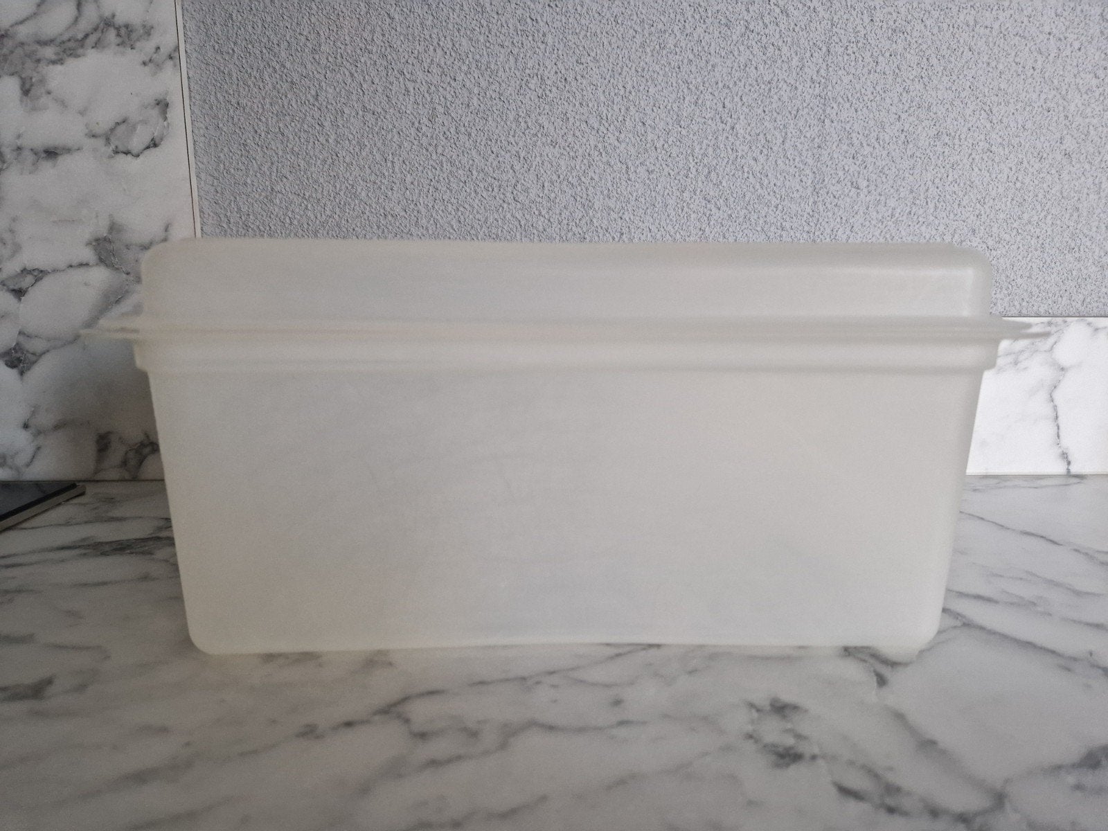 Tupperware Cake Bewaardoos met Deksel - 25x14x13 cm, Gebruikt, Bewaardoos, Wit, Ophalen of Verzenden