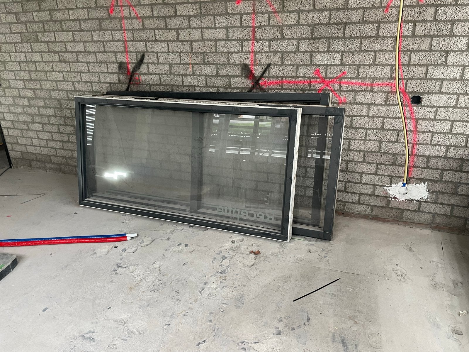 Houten raamkozijnen met enkel glas (2 stuks), Gevelraam of Ruit, Gebruikt, 80 tot 120 cm, Ophalen of Verzenden