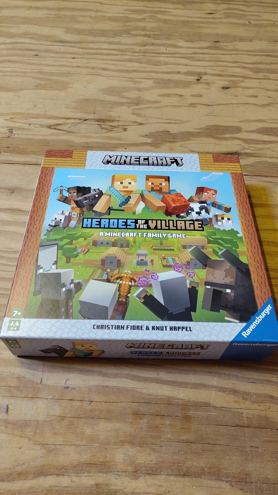 Minecraft Heroes of the Village Bordspel Ravensburger, Drie of vier spelers, Ophalen of Verzenden, Zo goed als nieuw, Ravensburger