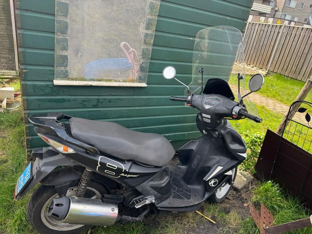 Te koop   kymco supper 8 loopt goed, Fietsen en Brommers, Ophalen, Benzine, Agility