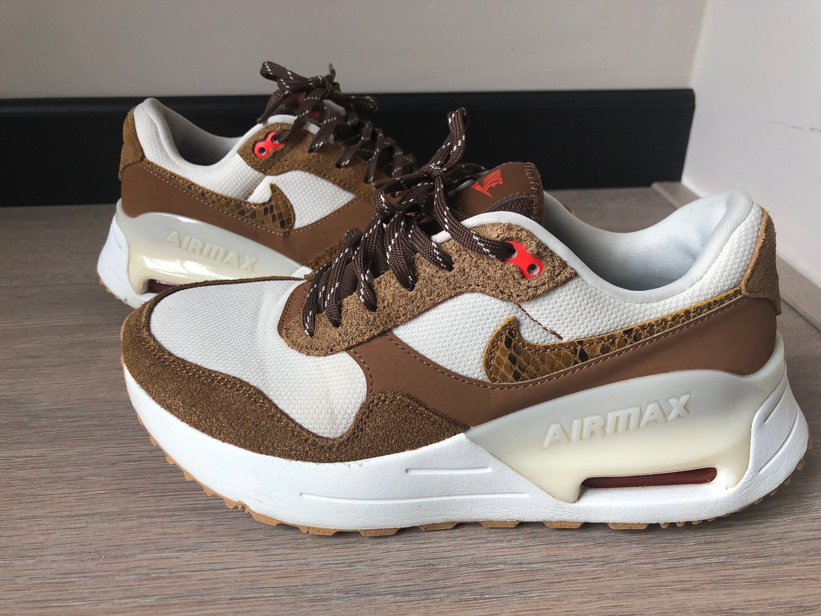 Hele mooie Nike AirMax bruin/wit maat 38, Kleding | Heren, Schoenen, Bruin, Ophalen of Verzenden, Sneakers of Gympen, Gedragen