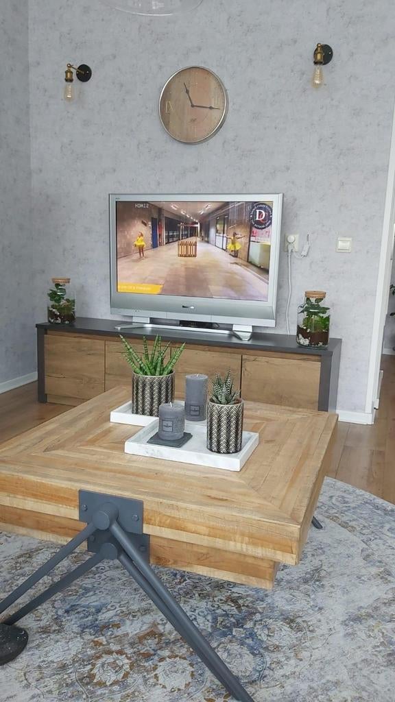 2 Robuuste salontafel Teca balance
Zie omschrijving, Vierkant, Industrieel, Modern, Zo goed als nieuw, Minder dan 50 cm