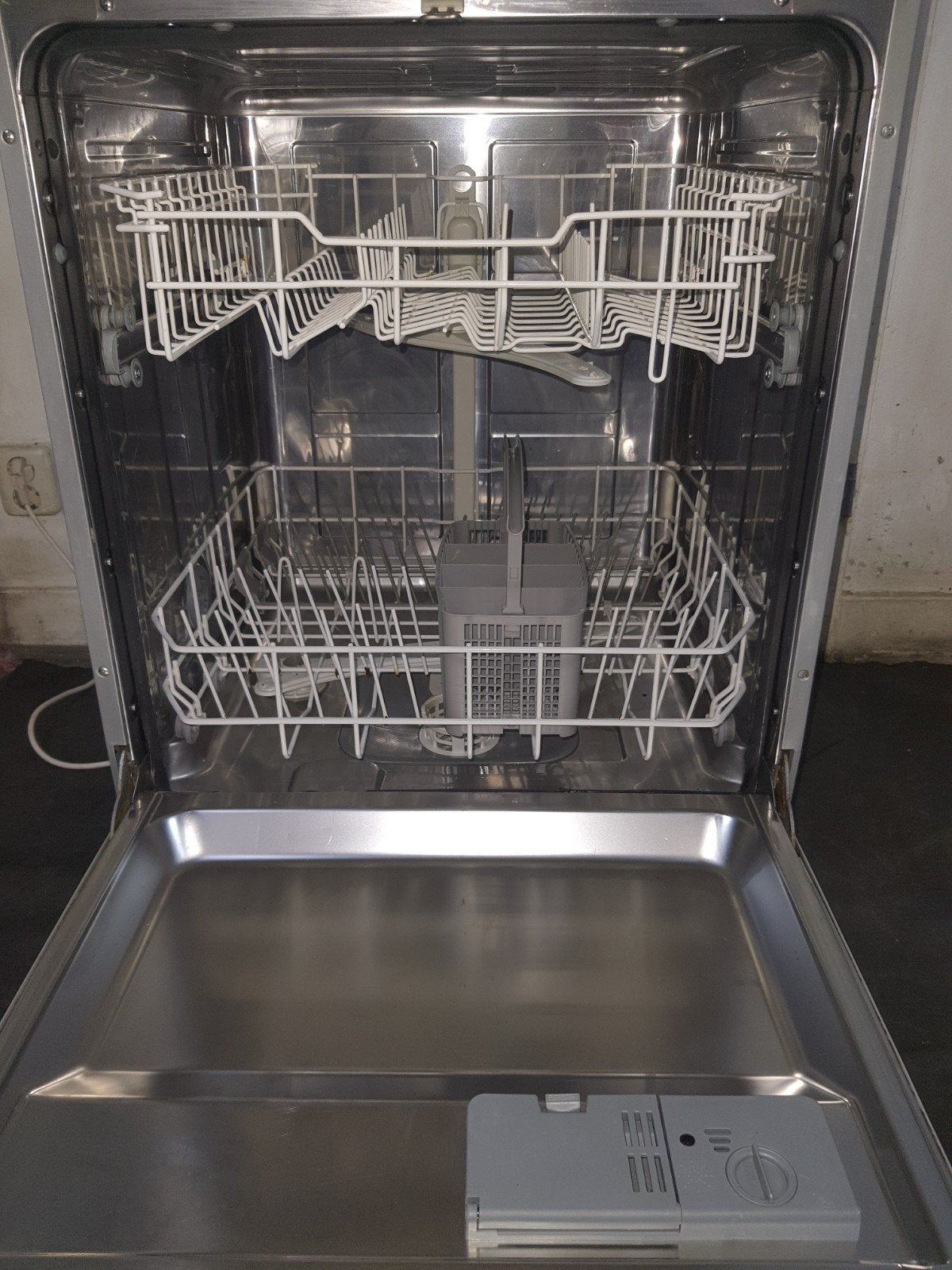 zilvere white knight vaatwasser werkt uitstekend, Ophalen, Zo goed als nieuw, Minder dan 85 cm