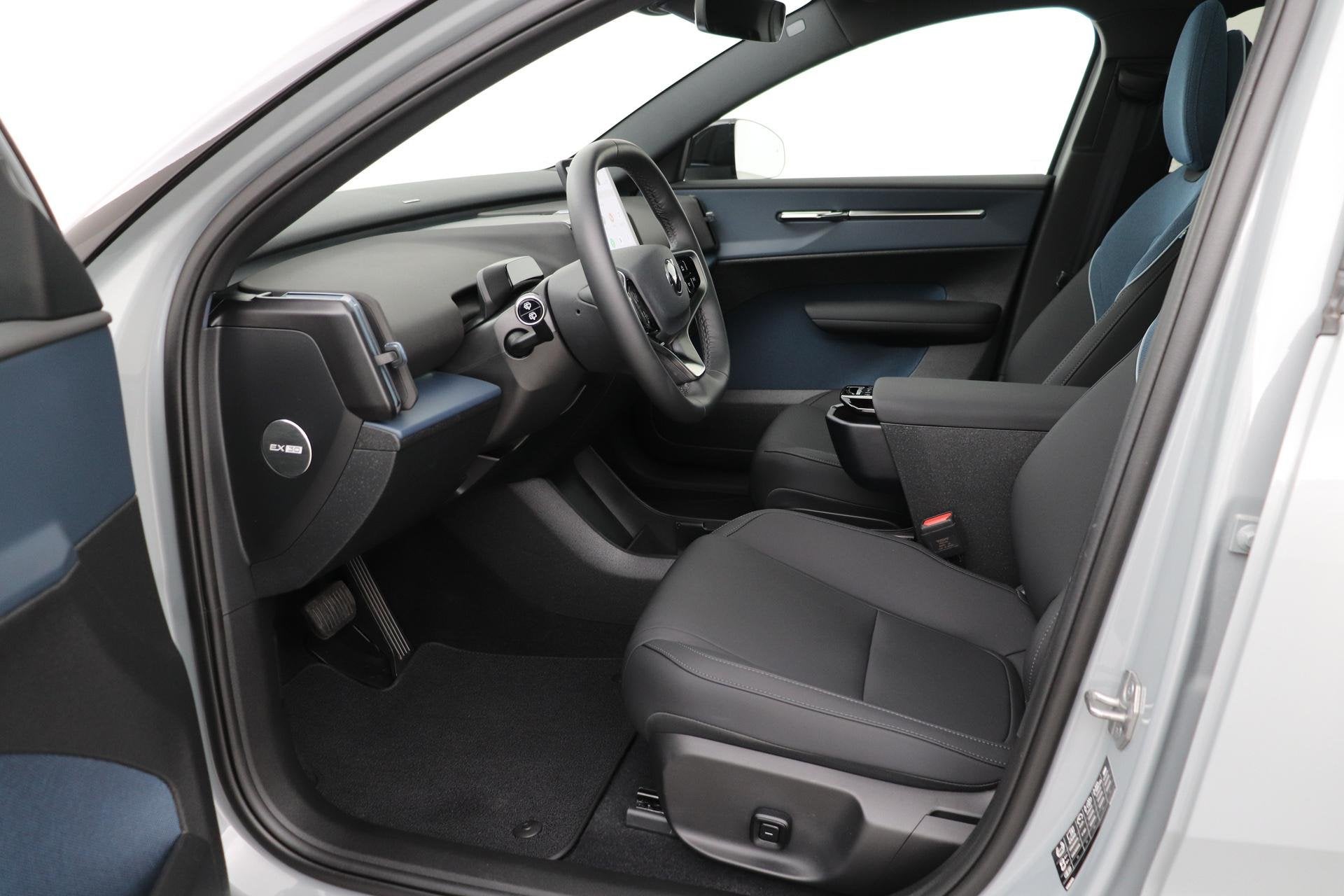 Volvo EX30 Cross Country Twin Motor Performance Ultra 69 kWh, Auto's, Gebruikt, Vierwielaandrijving, SUV of Terreinwagen, 427 km