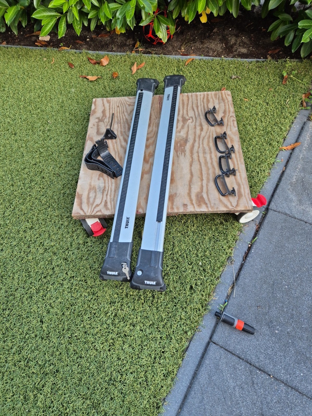 Thule WingBar Edge 9585  geintegreerde + vaste dakreling, Auto diversen, Dakdragers, Ophalen of Verzenden