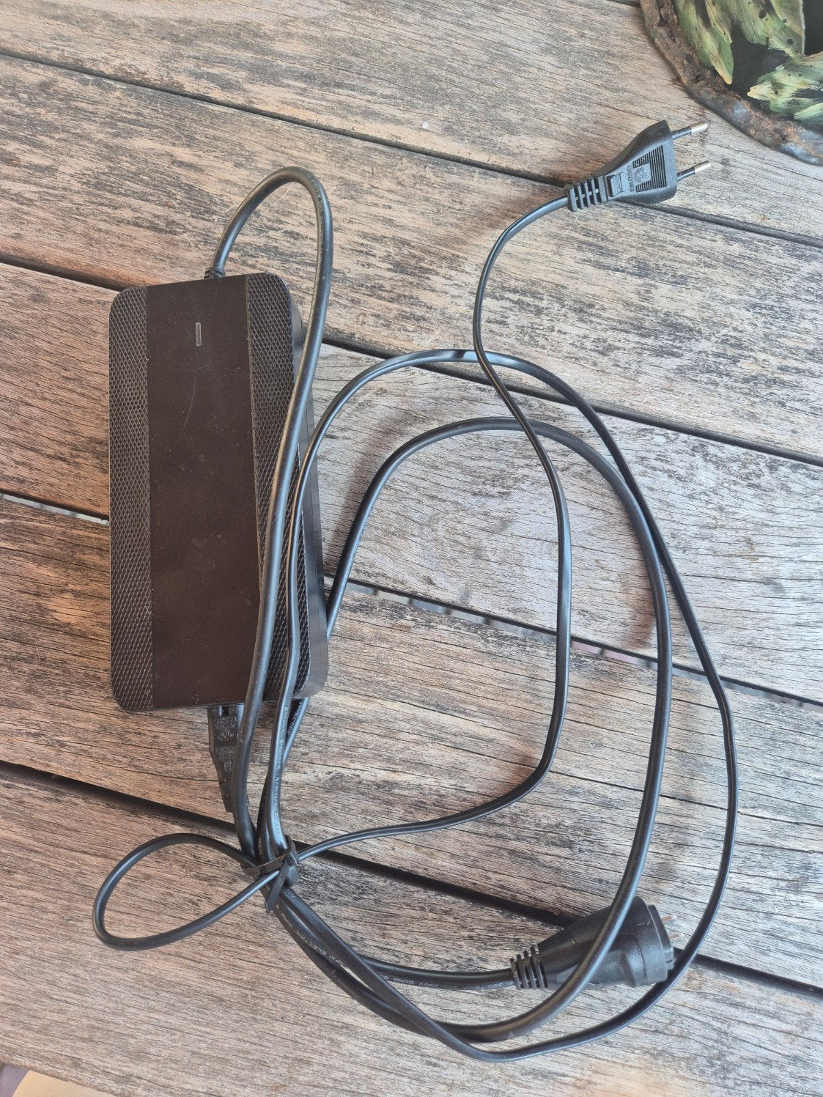Stella Cosmo Batterij Oplader 42V 4A, Zo goed als nieuw