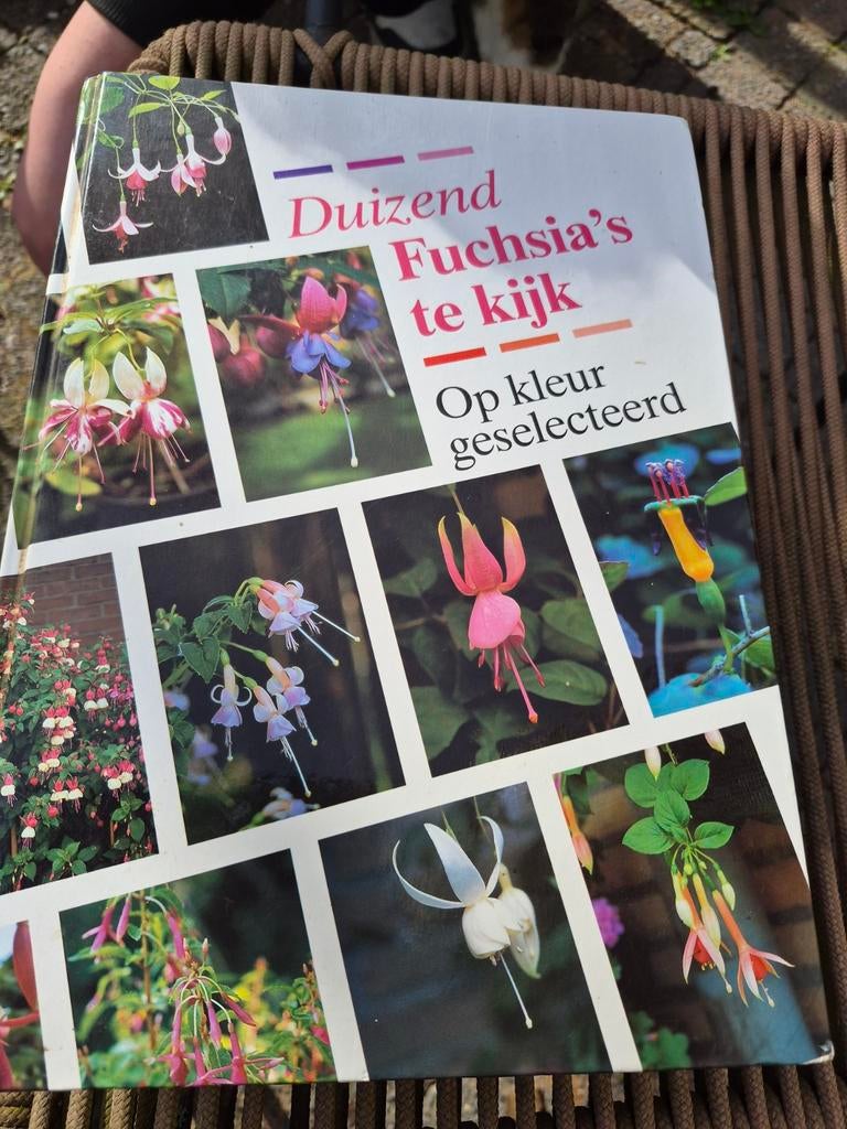 Duizend Fuchsia's te kijk - Op kleur geselecteerd, Ophalen of Verzenden, Gelezen, Onbekend, Tuinieren en Tuinplanten