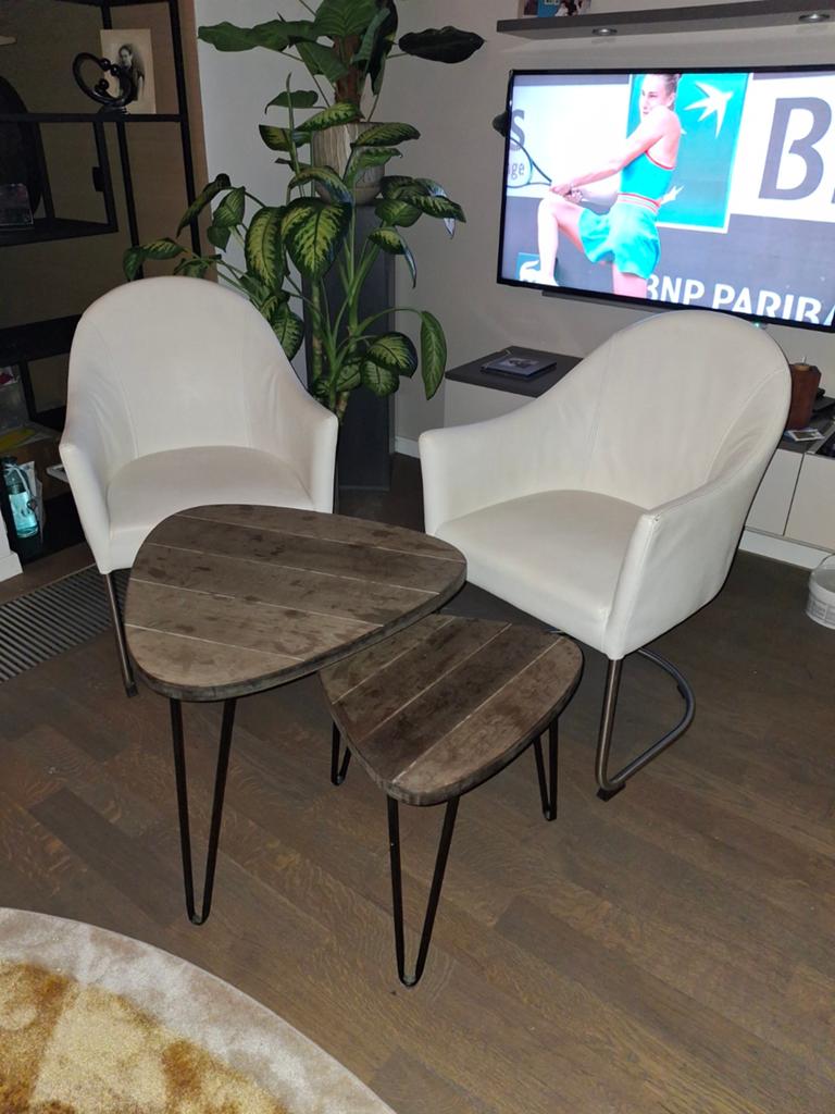 2 Witte Fauteuils met 2 Bijzettafels - Lichte Gebruikssporen, Modern, Comfortabel, Gebruikt, Twee, Wit