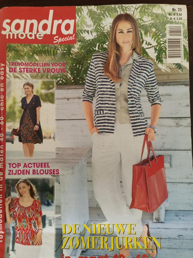 Sandra Mode special 25 met grote maten, Hobby en Vrije tijd, Kledingpatronen, Ophalen of Verzenden, Zo goed als nieuw, Vrouw, Overige merken