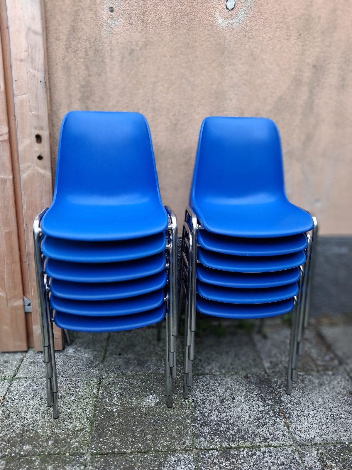 12 stevige blauwe kantinestoelen met PVC kuip, Huis en Inrichting, Ophalen, Blauw, Vijf, Zes of meer stoelen, Kunststof