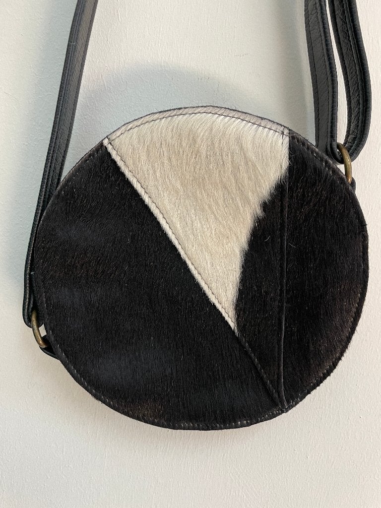 Tas21 - Zwart-witte leren dierenhuid tas (1), Ophalen of Verzenden, Zwart, Handtas