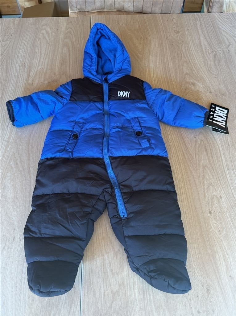 DKNY Baby Sneeuwpak Blauw/Zwart met Capuchon - 3-6 Maanden, 160 tot 180 cm, Ophalen of Verzenden, Zo goed als nieuw, Atomic