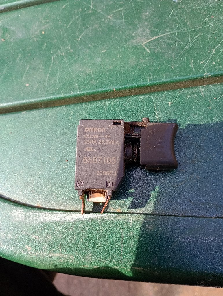 Makita boormachine schakelaar, Doe-het-zelf en Verbouw, Variabele snelheid, Ophalen of Verzenden, 400 tot 600 watt, Zo goed als nieuw