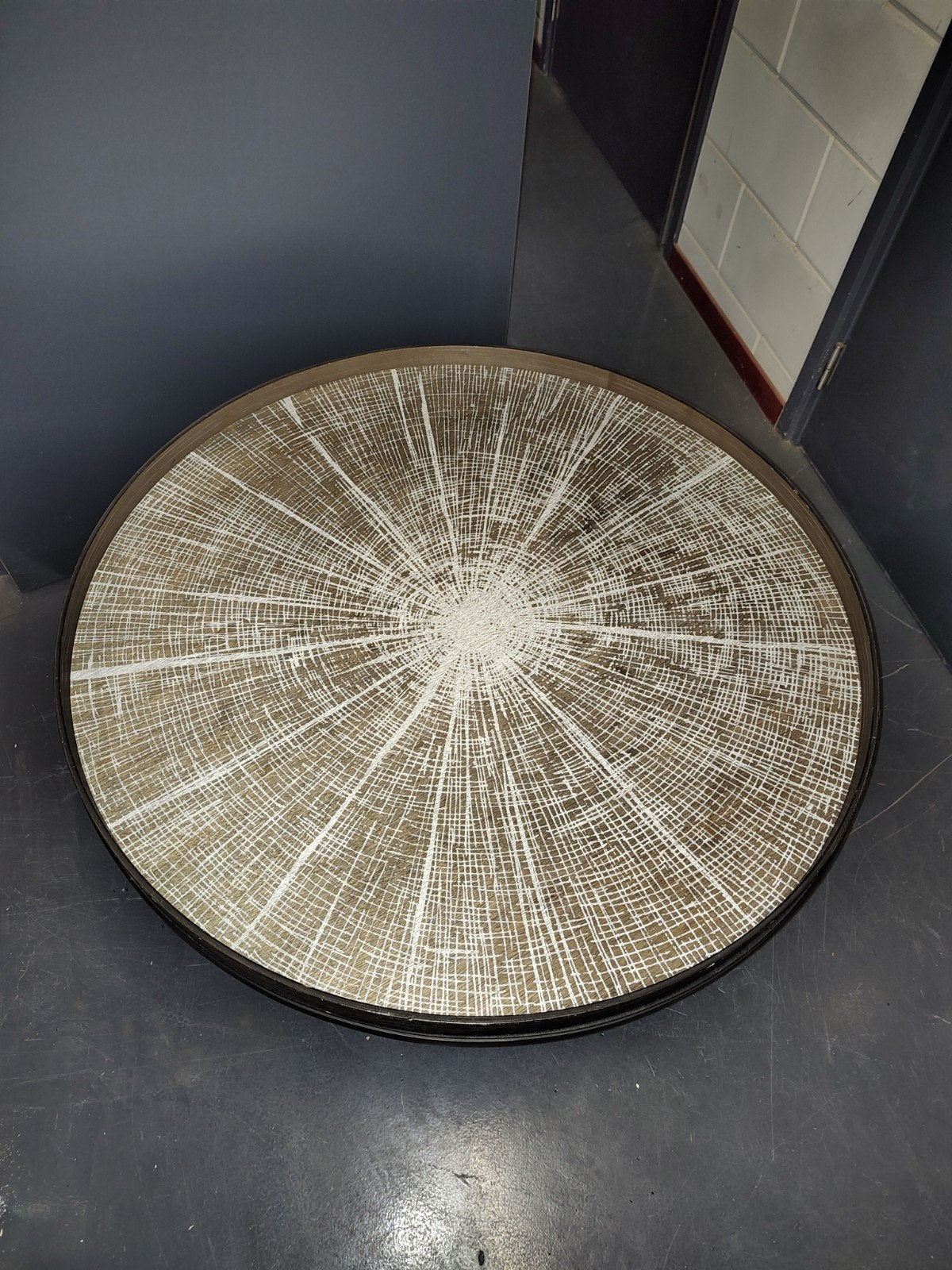 Ronde salontafel van Ethnicraft, hout, zo goed als nieuw, Ophalen, Minder dan 45 cm, Modern, Scandinavisch, Rond