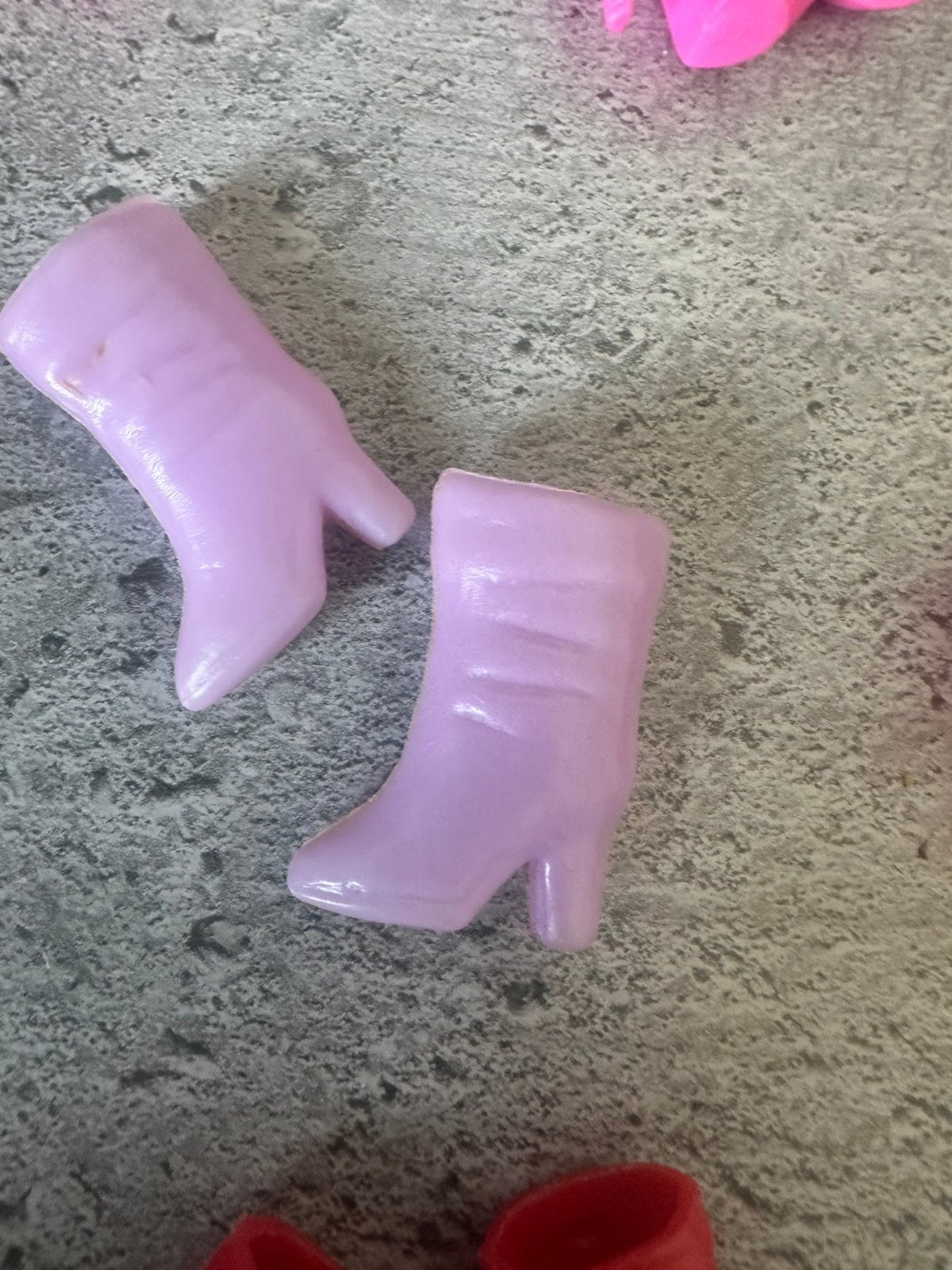 Laarzen barbie vintage paars, Verzamelen, Poppen, Ophalen of Verzenden, Gebruikt, Kleertjes