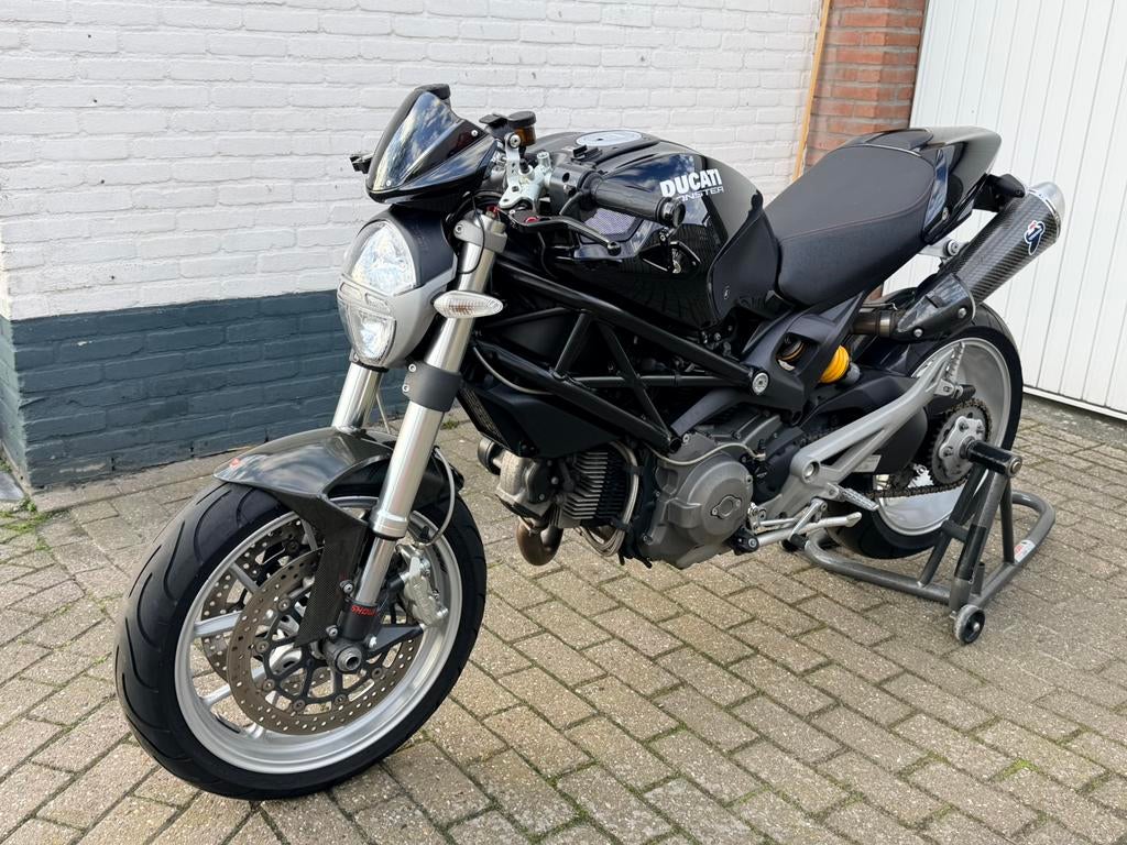 Ducati Monster 1100 2009, 2 cilinders, Particulier, Meer dan 35 kW, Sportuitlaat