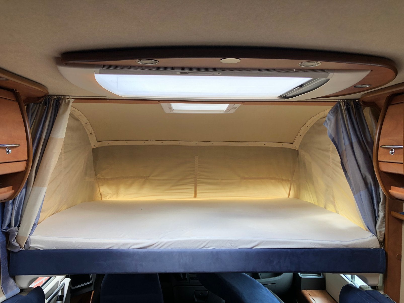 Foto 24 van Smetteloze Carthago Chic C-Line i4.8 ENKELE BEDDEN + Hefbed