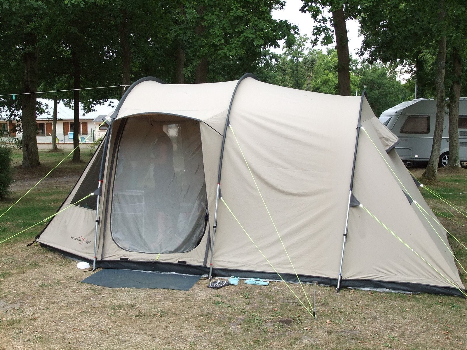 Wildebeast Dangare 4-persoons tunneltent - Polycotton, Caravans en Kamperen, Ophalen, Gebruikt, Tot en met 5