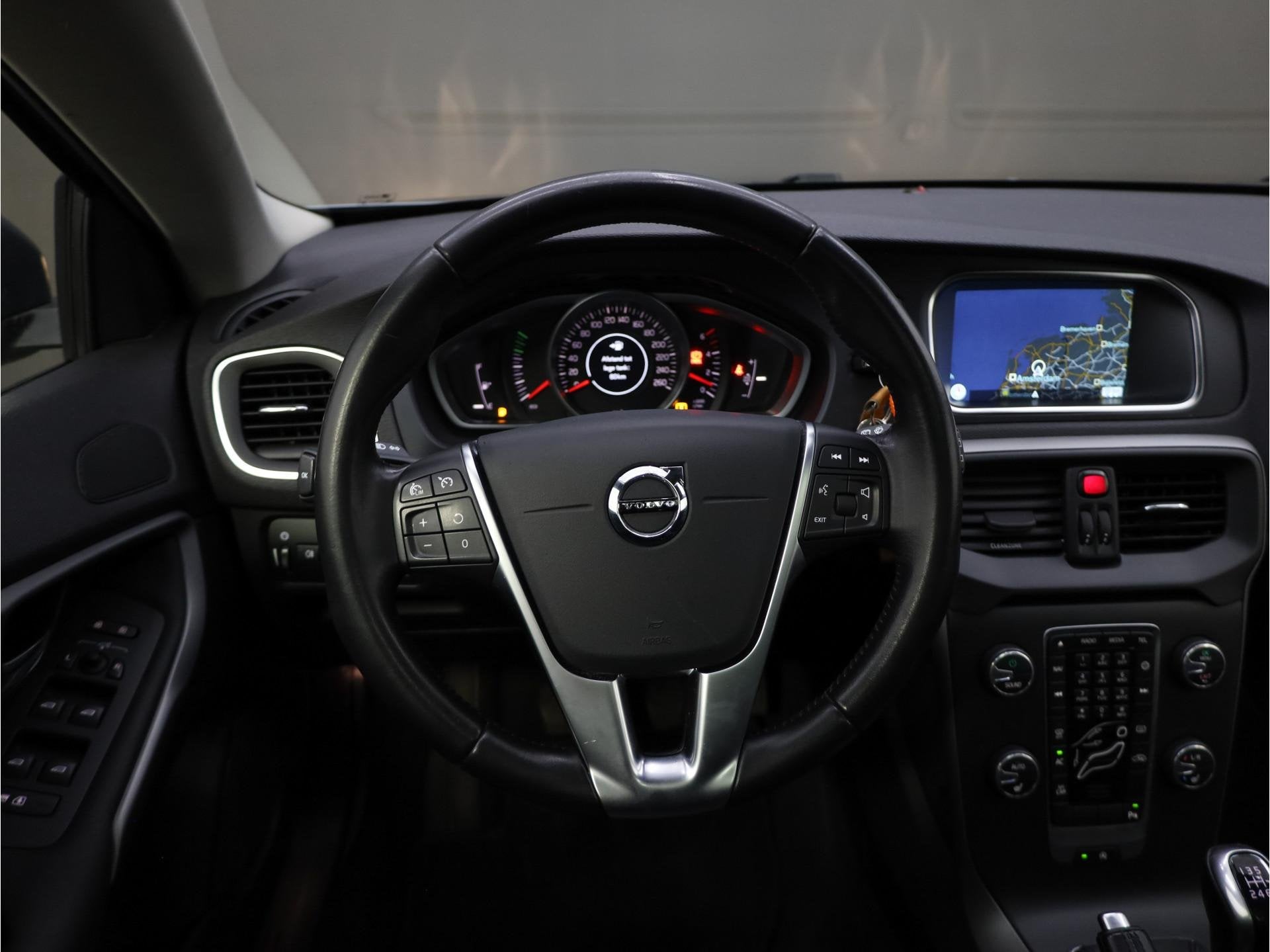 Volvo V40 2.0 D2 Momentum | Navigatie | Voorstoelen verwarmd, Auto's, Gebruikt, 4 cilinders, 1969 cc, Bedrijf