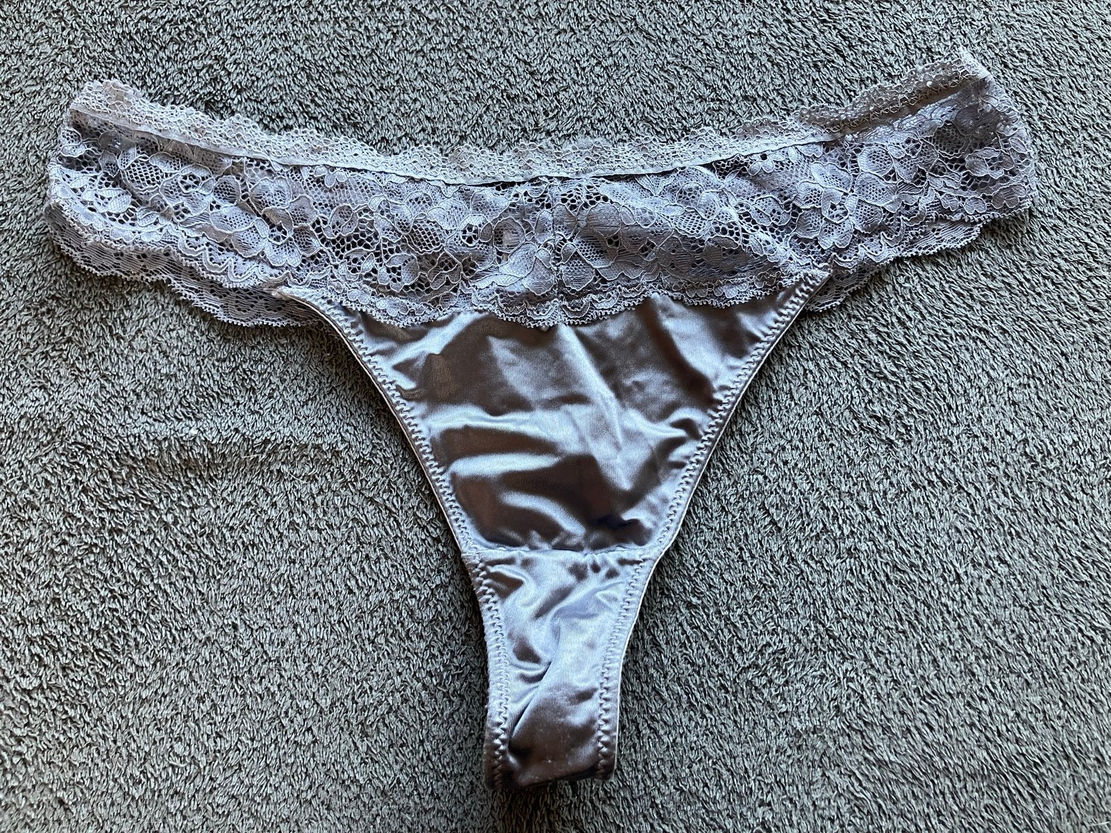 Mooie grijze string met kant - Maat M, Ophalen of Verzenden, Grijs, String