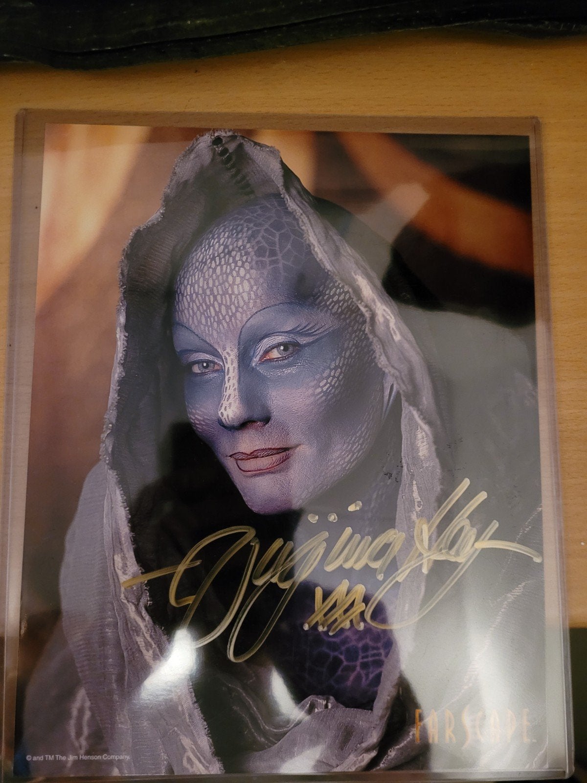 Virginia Hey (Zhaan) gesigneerde foto - Farscape, Ophalen of Verzenden, Zo goed als nieuw, Tv, Foto of Kaart