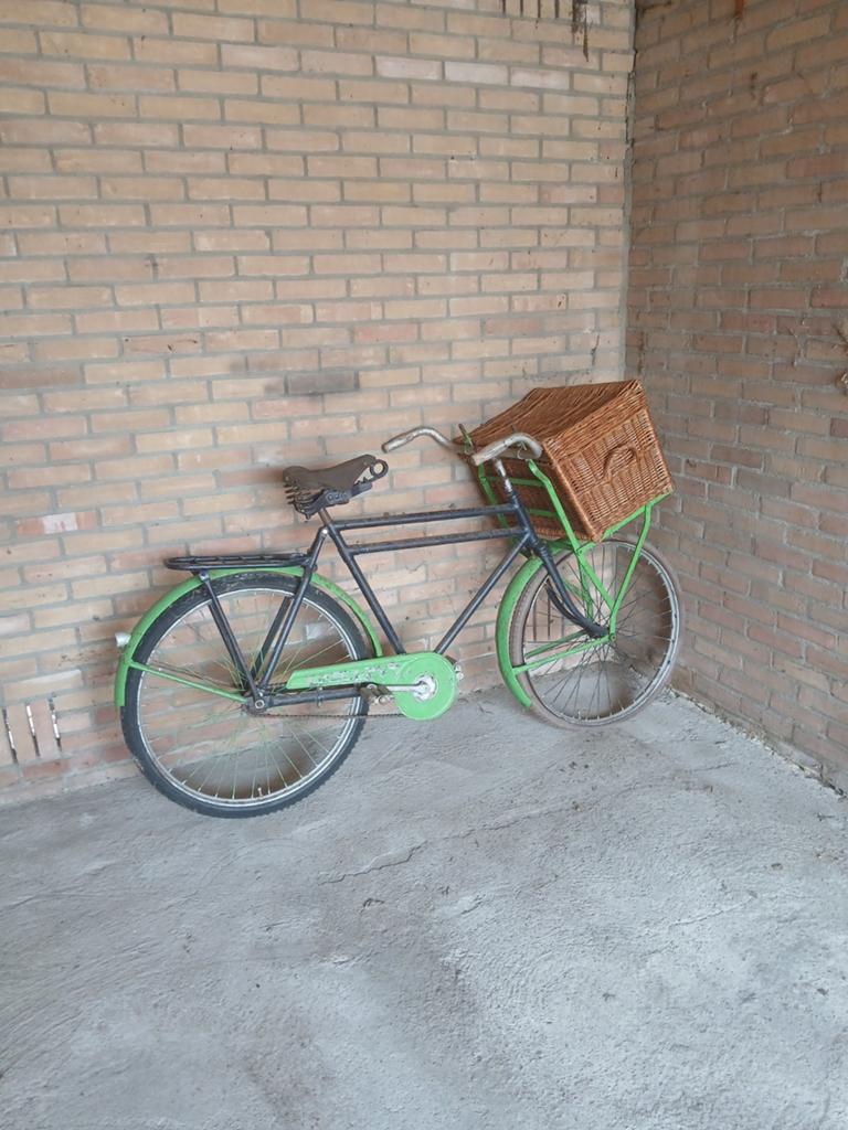 Oude transportfiets, Ophalen