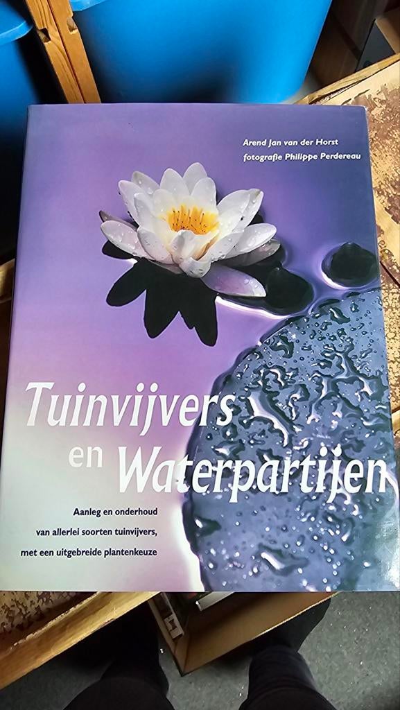 A.J. van der Horst - Tuinvijvers en waterpartijen, Bloemen, Planten en Bomen, Ophalen of Verzenden, Zo goed als nieuw, A.J. van der Horst
