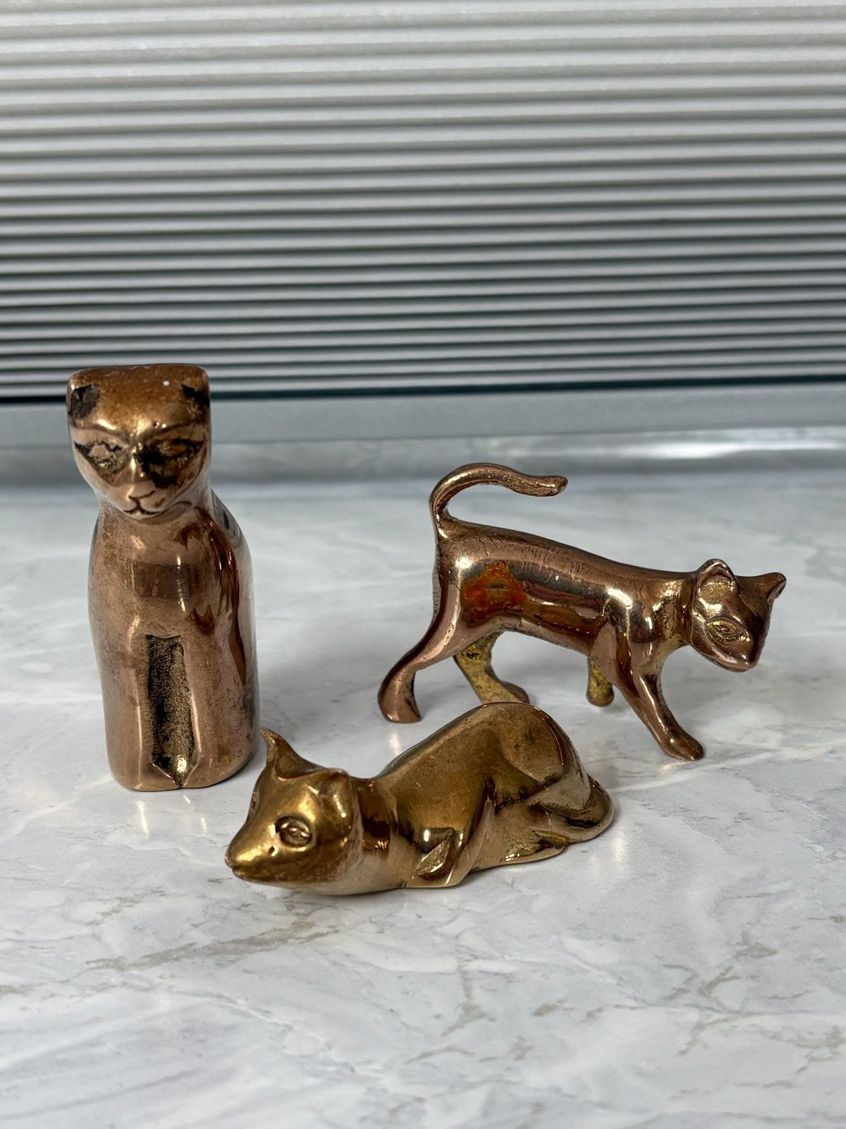Charmante set van drie messing kattenbeeldjes, Ophalen of Verzenden, Gebruikt, Dier