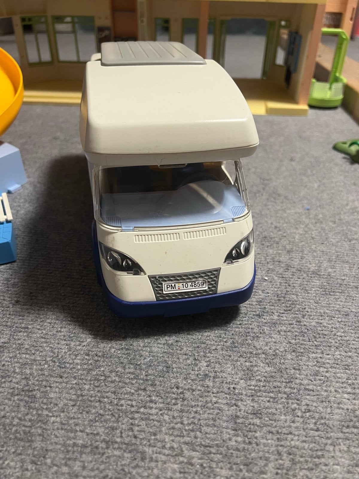 Foto 9 van Grote partij Playmobil: Hotel, Ziekenhuis, Zwembad, Camper