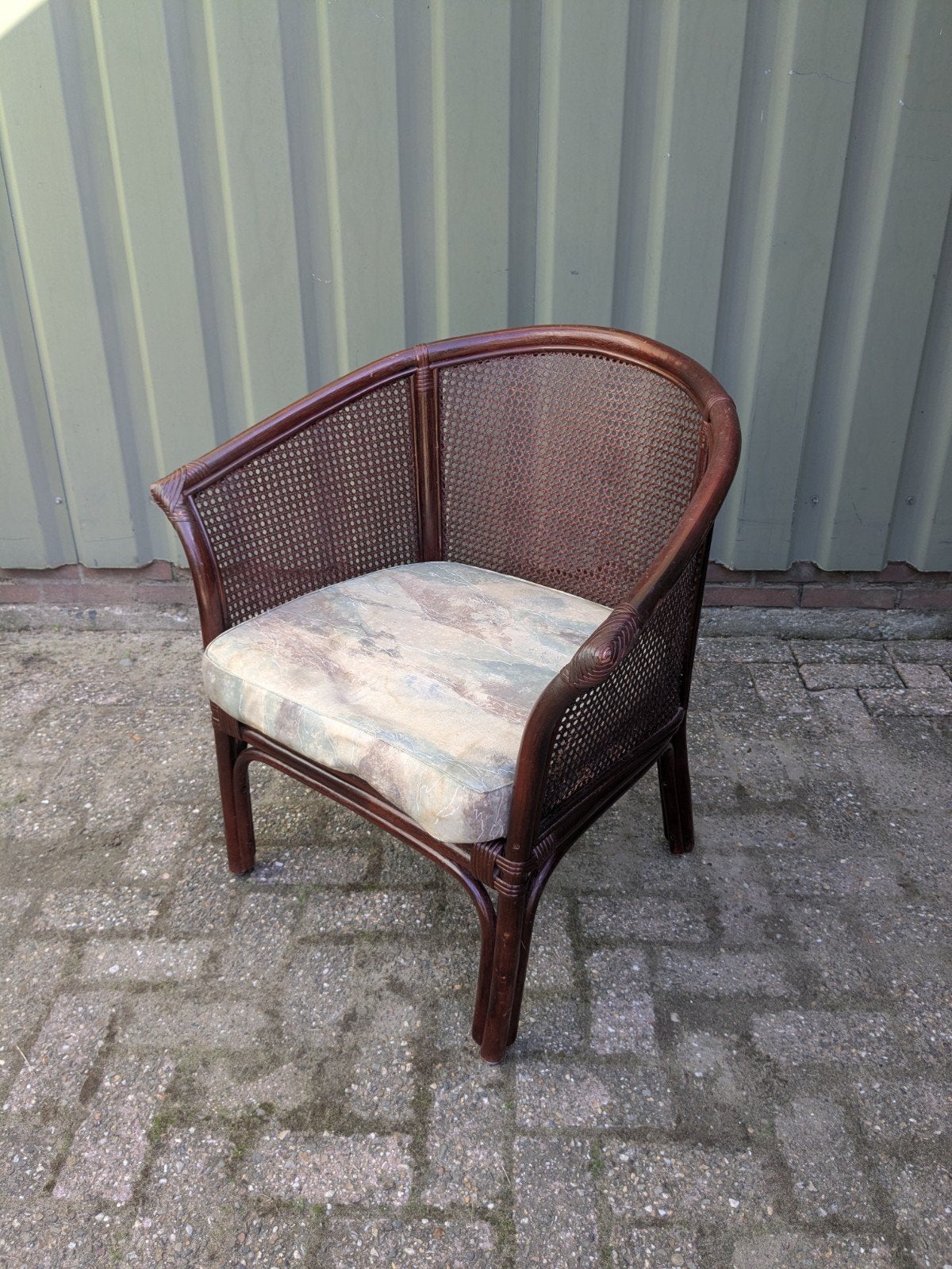 Rotan fauteuil met kussen, Huis en Inrichting, Ophalen, Gebruikt, Bruin, Onbekend