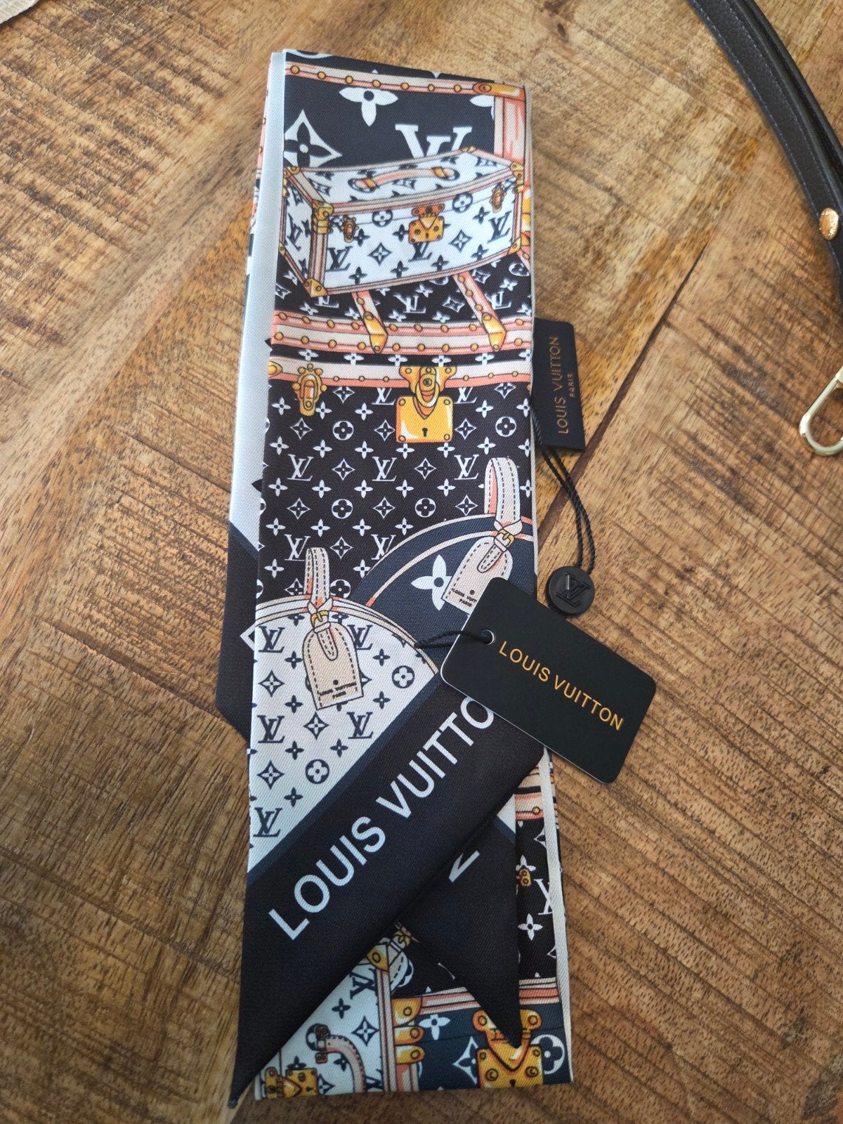 Louis vuitton bandeau/sjaaltje/ twilly €20 nieuw, Ophalen of Verzenden, Nieuw, Sjaal