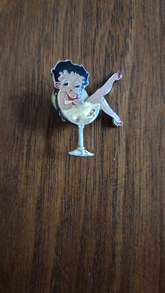 Vintage Betty Boop Pin in Cocktailglas, Ophalen of Verzenden, Nieuw, Figuurtje, Speldje of Pin