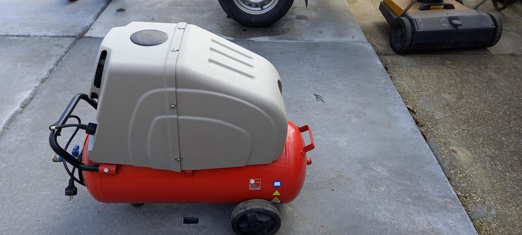 Mobiele Compressor met Geluiddemping, Doe-het-zelf en Verbouw, Compressors, 25 tot 100 liter, Ophalen, 200 tot 400 liter/min, Geluidgedempt