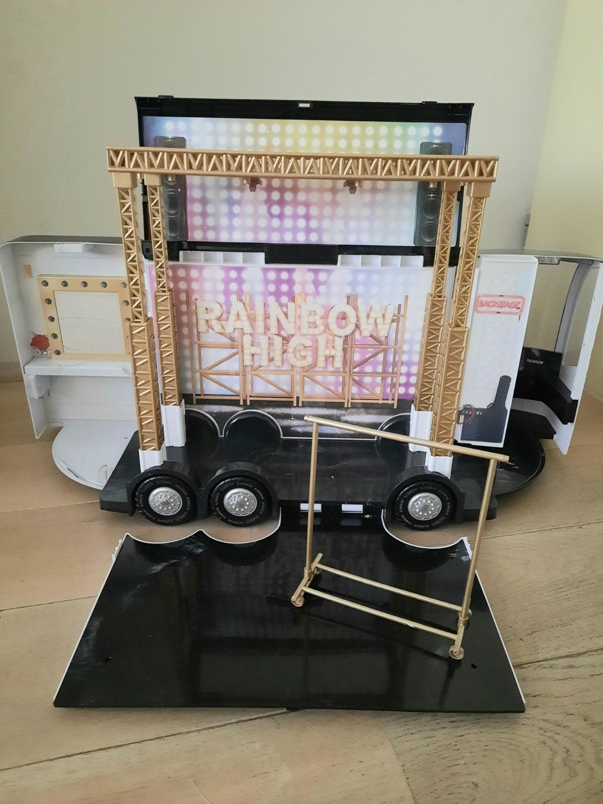 Rainbow High Rainbow Vision World Tour Bus & Stage 4-in-1, Ophalen of Verzenden