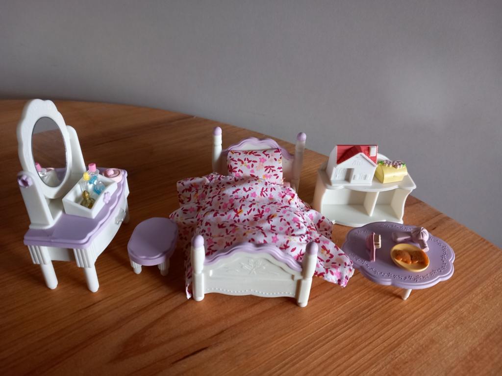 Sylvanian families wit/lila-kleurige meisjeskamer/bed, Ophalen of Verzenden, Zo goed als nieuw, Toebehoren
