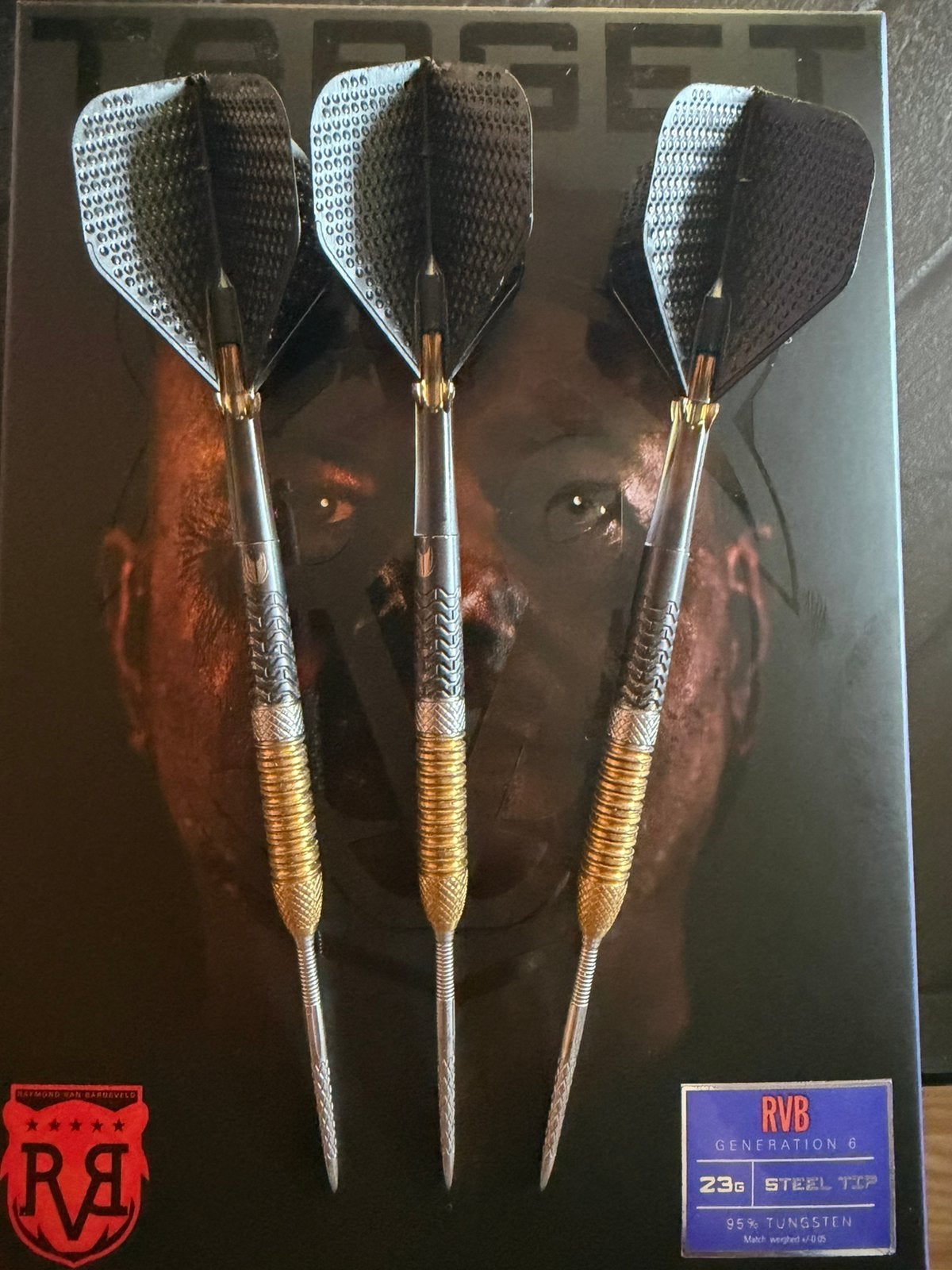 Raymond van barneveld gen 6 zgan compleet, Sport en Fitness, Darts, Ophalen of Verzenden, Zo goed als nieuw, Pijlen