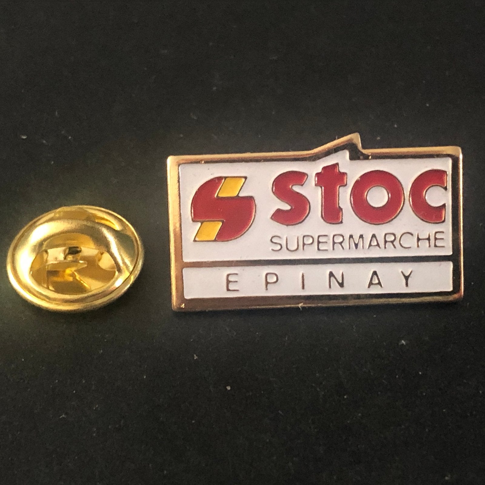 Vintage Stoc Supermarche Epinay speldje, Ophalen of Verzenden, Gebruikt, Merk, Speldje of Pin