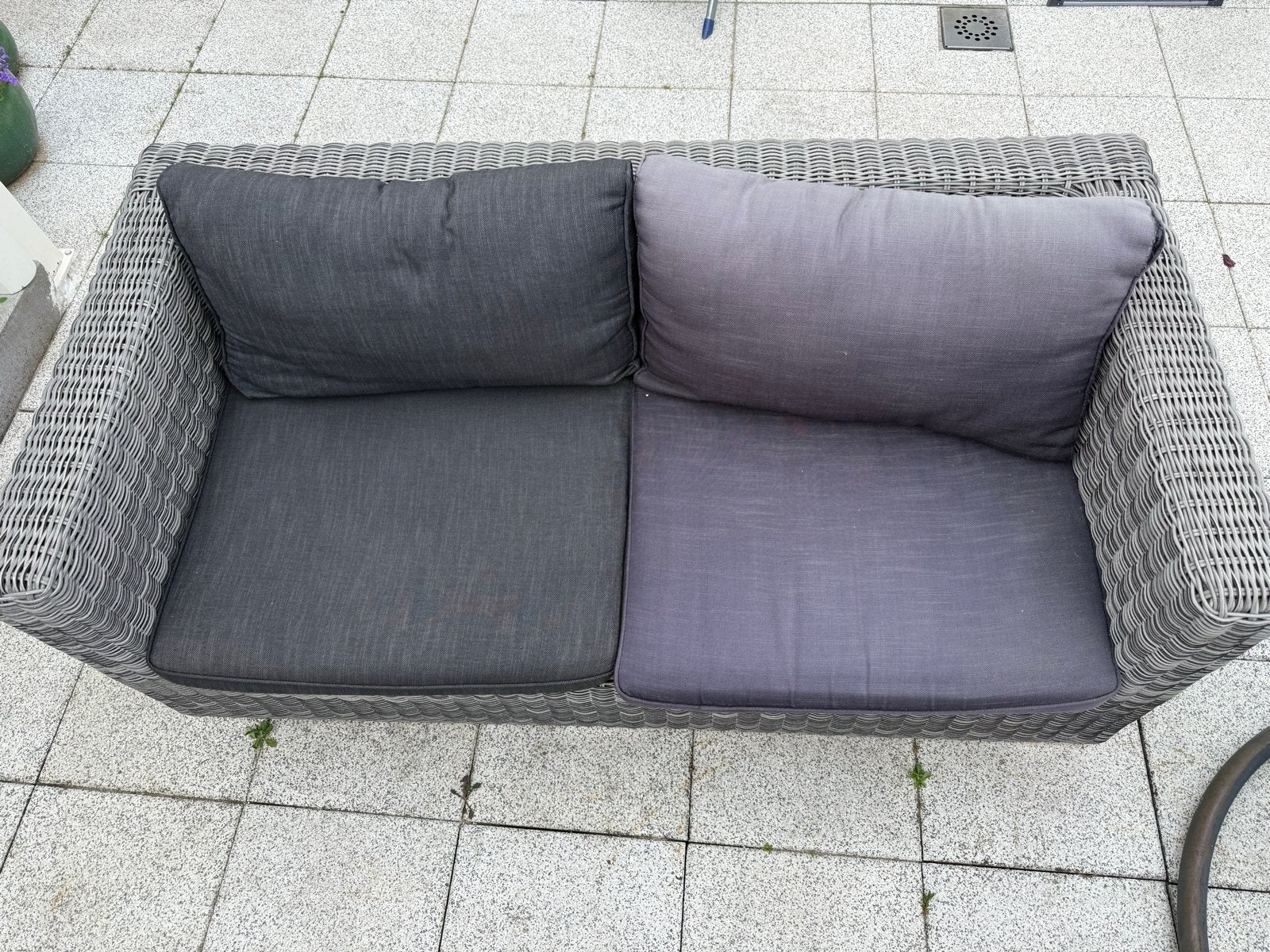 Comfortabele grijze wicker tuinbank met kussens, Tuin en Terras, Tuinbanken, Ophalen, Gebruikt, Wicker