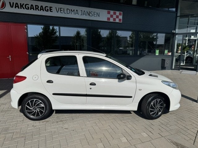 Peugeot 206+ 1.1 ACCENT 5-DRS. + AIRCO (bj 2011), Auto's, Peugeot, Stof, Gebruikt, 4 cilinders, 60 pk