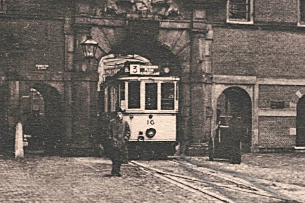 984467	s Gravenhage	Binnenhof	1917  tram Laagdekker	Gelopen, Ophalen of Verzenden, Voor 1920, Gelopen, Zuid-Holland