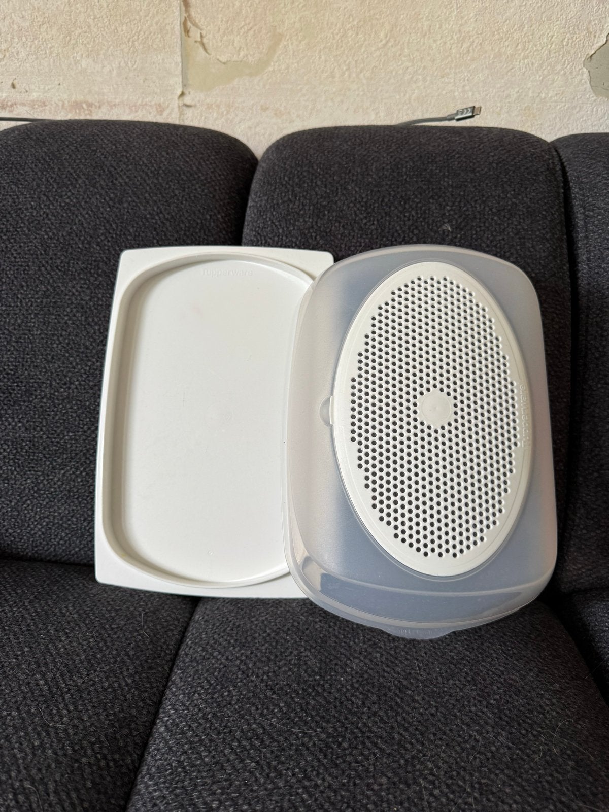 Tupperware Grote Cheese Smart Kaasdoos, Huis en Inrichting, Keuken | Tupperware, Gebruikt, Bewaardoos, Wit, Luchtdicht