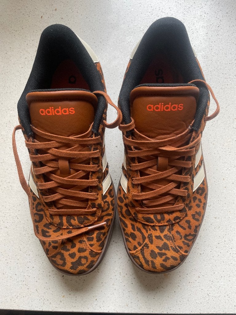 Nieuwe Adidas sneakers, Bruin, Adidas, Nieuw, Ophalen of Verzenden