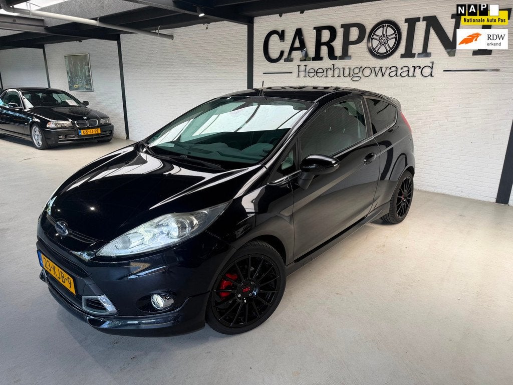 Ford Fiesta 1.6 Titanium 120PK Sport ST Xenon Cruise Pdc Cli, Auto's, Gebruikt, 31 €/maand, 4 cilinders, Zwart