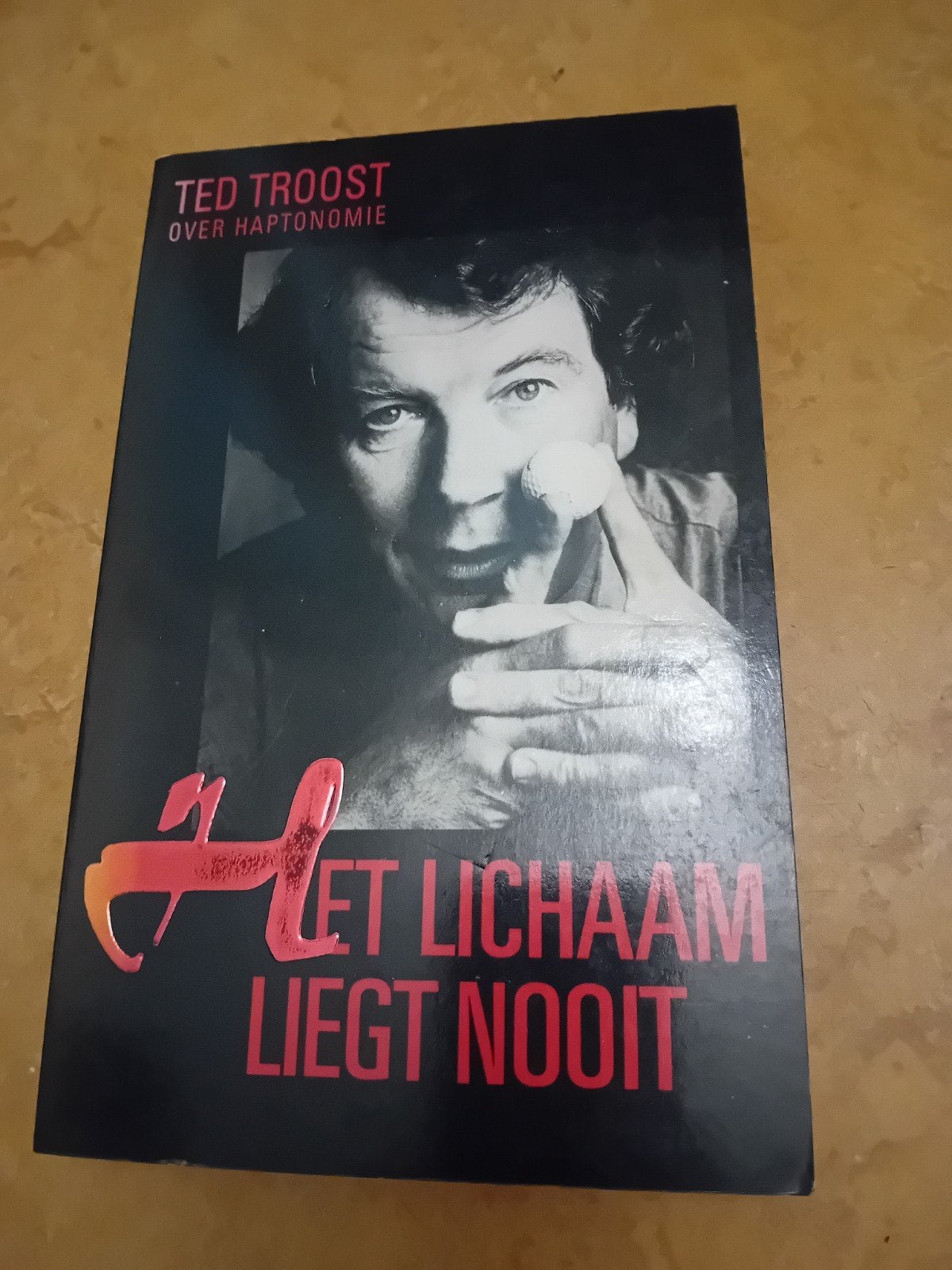 Het Lichaam Liegt Nooit - Ted Troost over Haptomie, Ophalen of Verzenden, Gelezen, Gezondheid en Conditie, Ted Troost