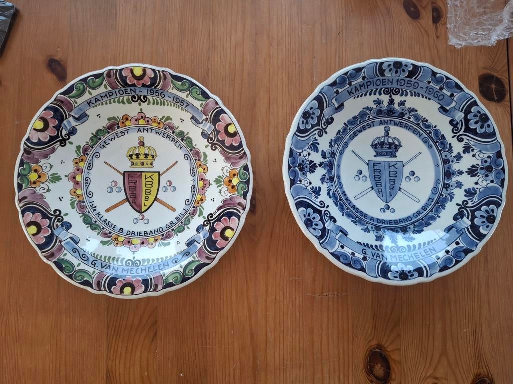 2 handgeschilderde borden 20cm, Antiek en Kunst, Antiek | Wandborden en Tegels, Ophalen of Verzenden